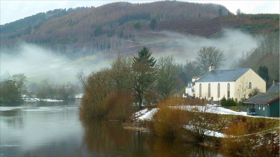 Winter - The Tay next to Logierait